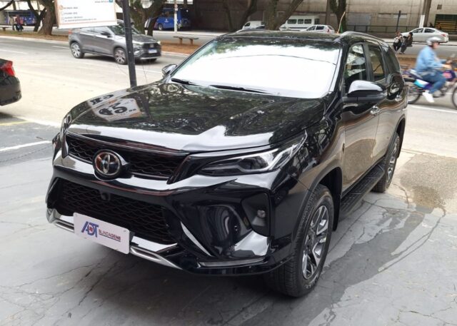 TOYOTA HILUX SW4