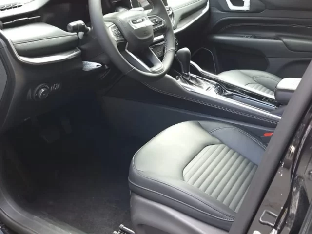 JEEP COMMANDER - Imagem 14