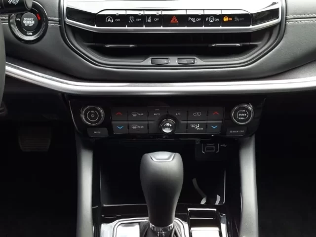 JEEP COMMANDER - Imagem 18
